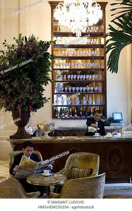 United States, New York City, Manhattan, corner of the 5th Avenue and Central Park, The Plaza Hotel, bar with champagne
