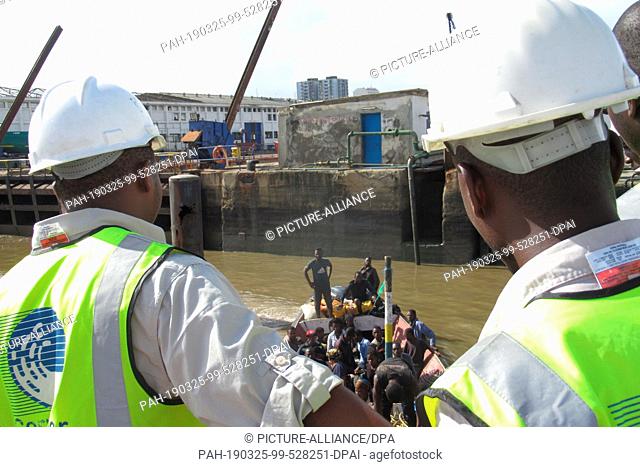 23 March 2019, Mozambique, Beira: A lifeboat arrives in Beira harbour. (to dpa ""Helpers in Mozambique warn against diseases after cyclone"" from 25