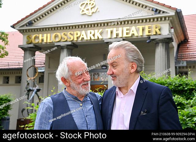 08 June 2021, Berlin: Theater director Dieter Hallervorden (l) and conductor Dirk Wucherpfennig stand together during a press appointment at the Schlosspark...