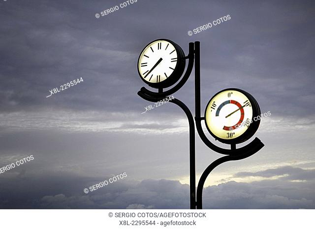 clock and thermometer in Zarautz, Pais Vasco