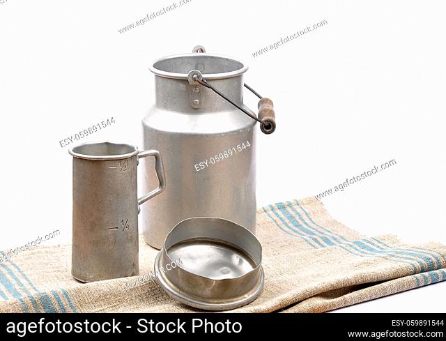 Messbecher und Milchkanne - Graduated jug and milk can