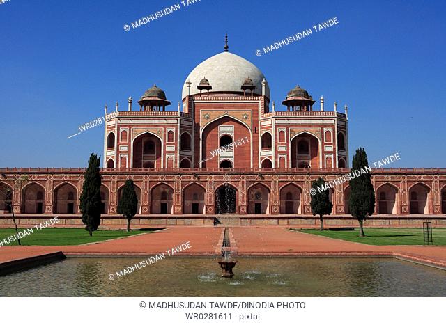 Humayuns tomb built in 1570 , Delhi , India UNESCO World Heritage Site