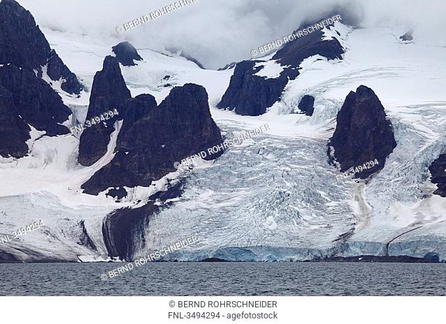Glacier at artic ocean, Spitsbergen, Norway, Scandinavia, Europe