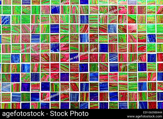 Hintergrund aus einigen glitzernden Mosaikfliesen