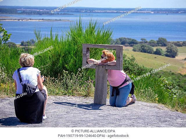 11 July 2019, Mecklenburg-Western Pomerania, Kloster: Holidaymakers photograph themselves on a vantage point on the Dornbusch in the north of the Baltic Sea...