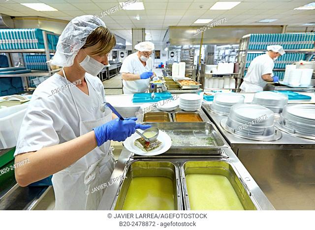 Food serving line, Hospital meal preparation, Kitchen, Hospital Donostia, San Sebastian, Gipuzkoa, Basque Country, Spain