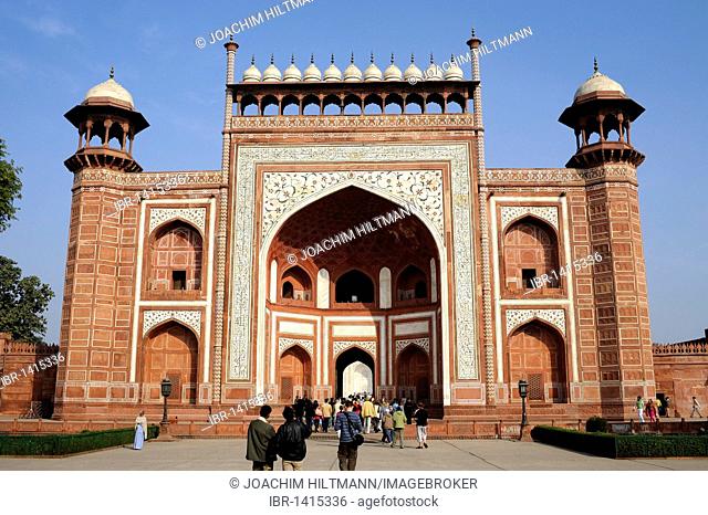 Great Gate of the Taj Mahal, UNESCO World Heritage Site, Agra, Uttar Pradesh, North India, India, South Asia, Asia