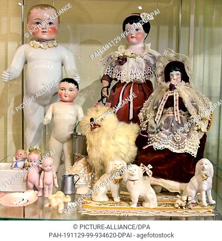 06 November 2019, Saxony, Delitzsch: From 15.11.2019 to 23.02.2020, dolls and toys will be on display in the Christmas exhibition ""4 Walls for Little Hands""...