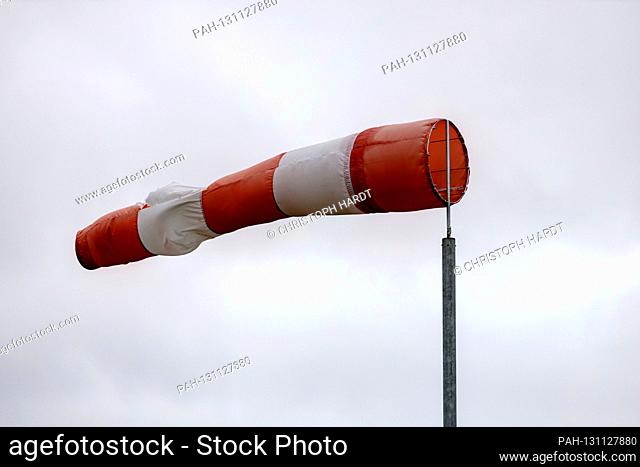 A red and white windsock in Ossendorf. Koln, March 18th, 2020 | usage worldwide. - Cologne/Nordrhein-Westfalen/Deutschland