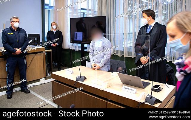 12 January 2021, Bavaria, Munich: The 35-year-old accused of murder (3rd from left) stands in the courtroom with his lawyer Tom Heindl (2nd from right) in the...