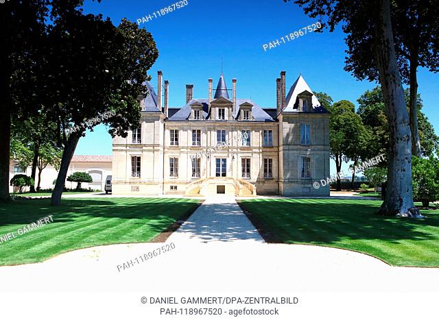 View of the entrance of Chateau Latour. | usage worldwide. - Pomerol/Département Vaucluse/Frankreich