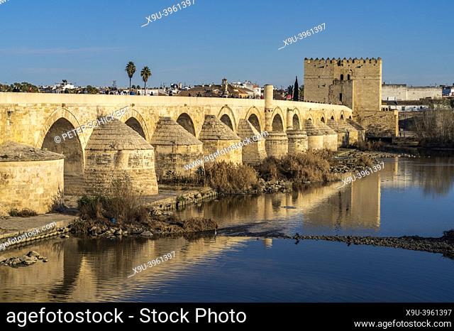 Roman bridge over Río Guadalquivir river and Torre de la Calahorra in Córdoba, Andalusia, Spain