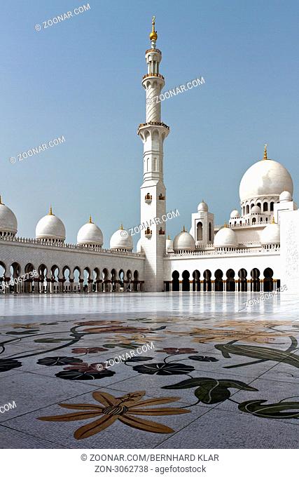 Eine Moschee in Abu Dhabi.Sie ist die drittgrößte Moschee der Welt