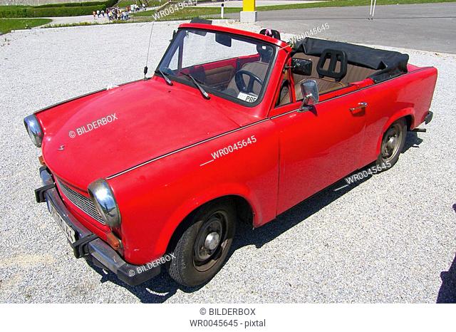 a red Trabant