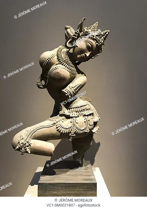Celestial dancer (Devata), Central India, 11th century. Metropolitan Museum of Art. New York City, USA