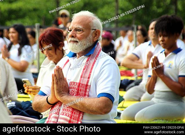 21 June 2023, USA, New York: Narendra Modi (M), prime minister of India, practices yoga with hundreds of people at the United Nations