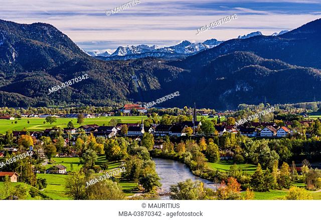Germany, Bavaria, Upper Bavaria, Pfaffenwinkel, Loisachtal, Großweil, local view with Loisach, in the background Karwendelgebirge (mountain)