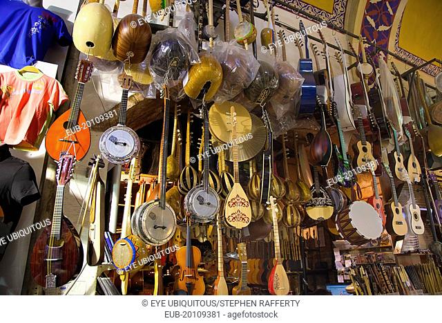 Fatih, Sultanahmet, Kapalicarsi, Music stall displaying various musical instruments in the Grand Bazaar