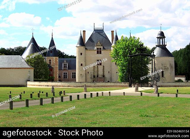Castle of Chamerolles with its park, its ditches and its bridge levis