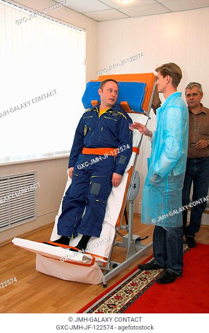 Astronaut Michael Fincke, Expedition 18 commander, conducts physical training on a tilt table at the Cosmonaut Hotel crew quarters in Baikonur, Kazakhstan Oct