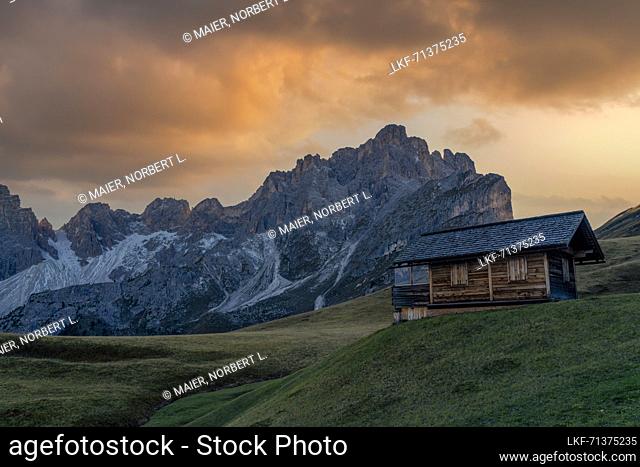 Small hut in front of the Geisler Group in the autumnal evening light, Puez-Geisler, LungiarÃ¼, Dolomites, Italy, Europe