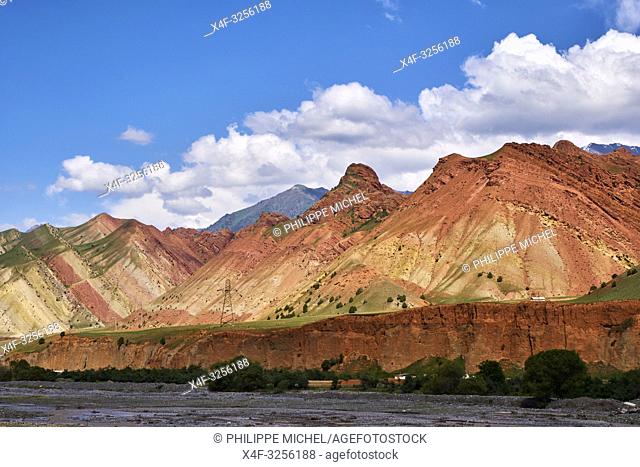 Kirghizistan, province de Osh, paysage sur la Route du Pamir / Kyrgyzstan, Osh province, the landscape on the Pamir Highway
