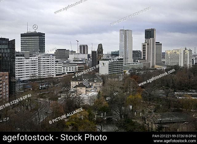 20 December 2023, Berlin: View of the City West at the Zoo with the Europacenter, Breitscheidplatz, the Memorial Church, Motel One Berlin-Upper West and the...