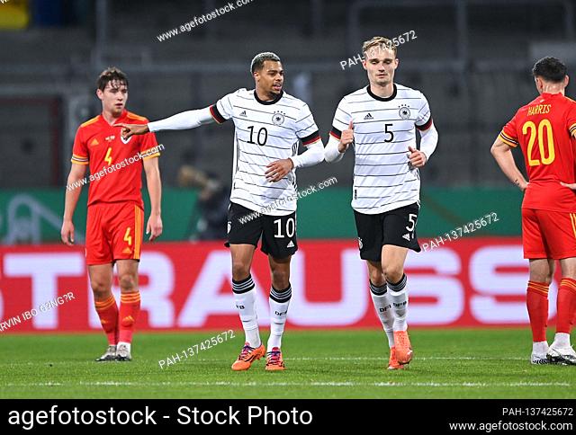 jubilation after the goal / penalty goal to make it 1-0. goalschuetze Lukas Nmecha (10 / Germany) and Amos Pieper (Germany) / r