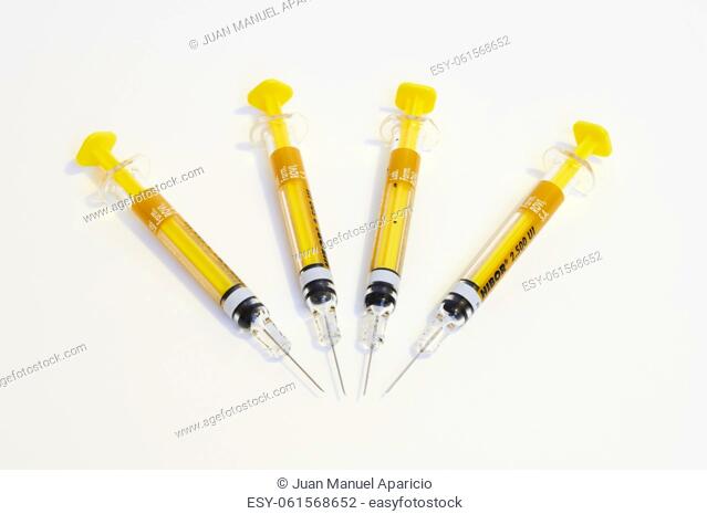 Hypodermic syringe - Prefabricated injection - For the prevention against Thrombose - blood plug formation - for the subcutaneous injection - Heparin active...