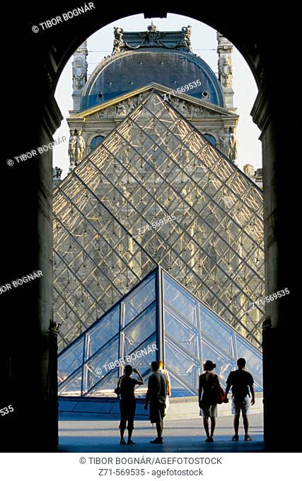 France, Paris, Le Louvre, Pyramide