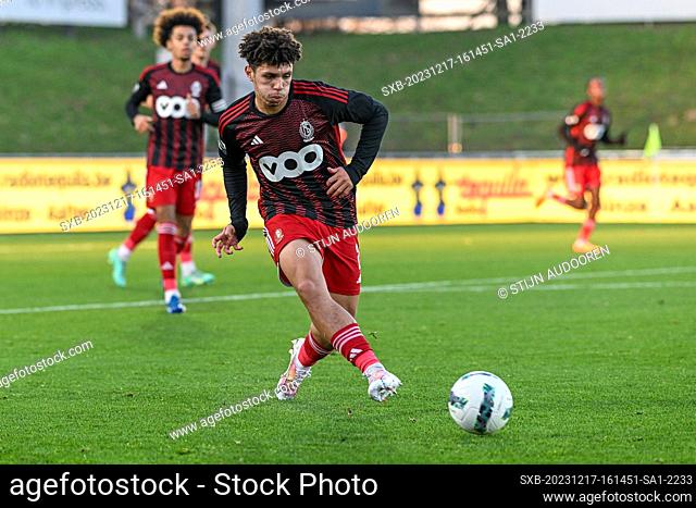 Lawrence Henry (2) of Standard SL16 FC pictured during a soccer game between KMSK Deinze and SL16 FC during the 16th matchday in the Challenger Pro League...