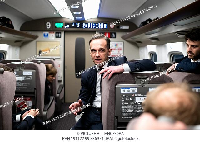 22 November 2019, Japan, Kyoto: Heiko Maas (SPD), Foreign Minister, talks to accompanying journalists during the journey with a Shinkhansen express train...