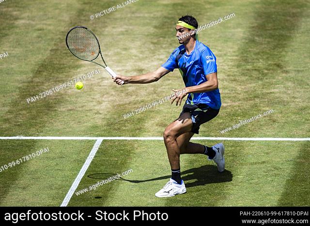 10 June 2022, Baden-Wuerttemberg, Stuttgart: Tennis: ATP Tour - Stuttgart, Doubles, Men, Quarterfinals. Sonego (Italy) - Berrettini (Italy)