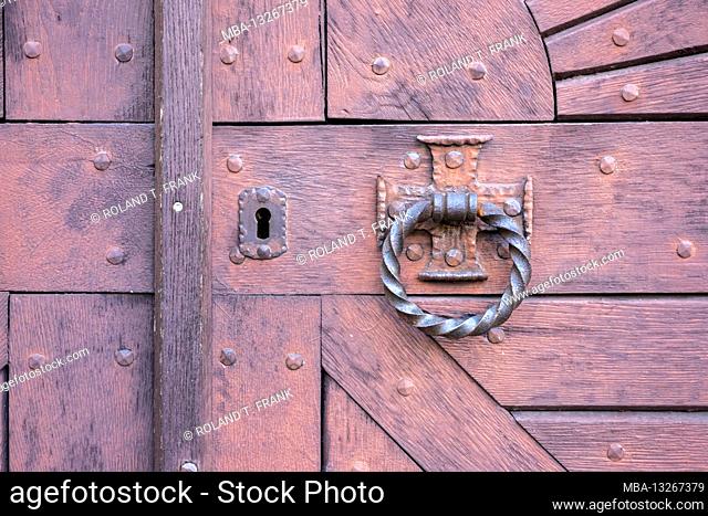 Germany, Rhineland-Palatinate, Gleiszellen-Horbach, old wooden gate with door knocker