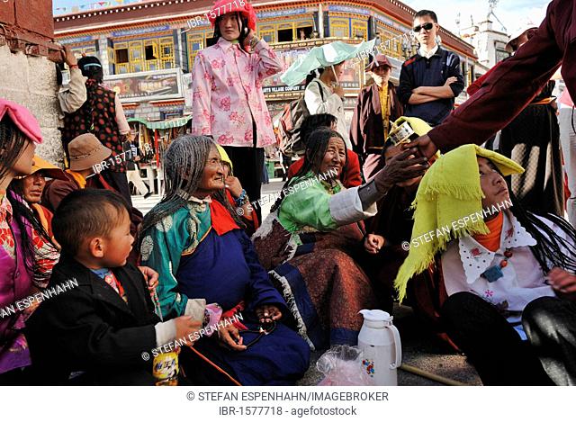Tibetan pilgrims in front of Jokhang Temple, Lhasa, Tibet, China, Asia