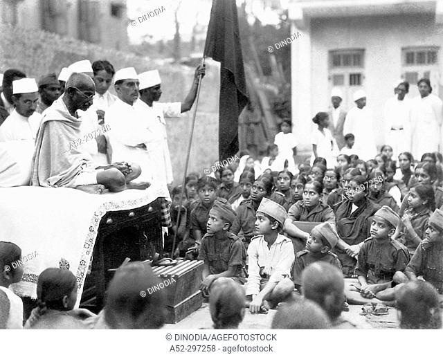 Gandhi's address to Mumbai volunteers at the Congress house. Mumbai, Maharashtra, India. August, 1931
