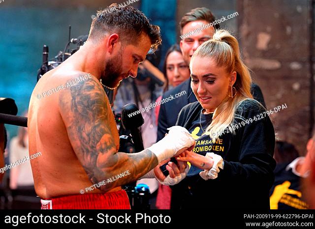 18 September 2020, North Rhine-Westphalia, Cologne: Model Oliver Sanne presents his girlfriend Jil Rock with an engagement ring at the TV show ""Das große Sat