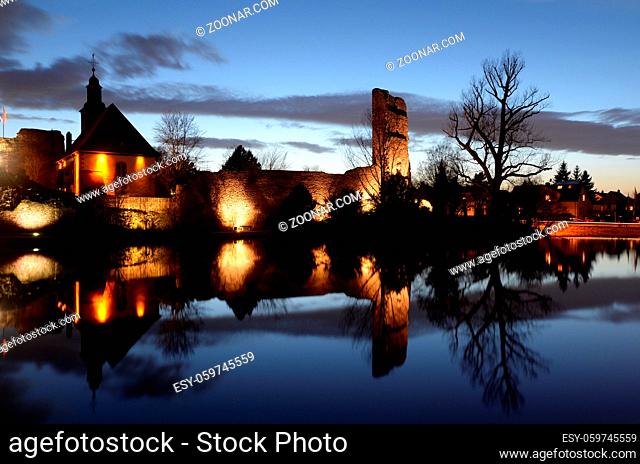 Burg Hayn , Dreieichenhain burg, hayn, burgweiher, see, teich, ruine, burgruine, abend, abends, abenddämmerung, spiegelung, hessen, deutschland