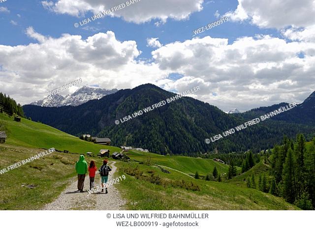 Italy, Alto Adige, family hiking in the Campill valley