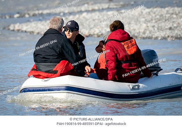 15 August 2019, Canada, Pond Inlet: Heiko Maas (SPD), foreign minister, is driven in a rubber dinghy in a survival suit to a motorboat for the crossing after a...