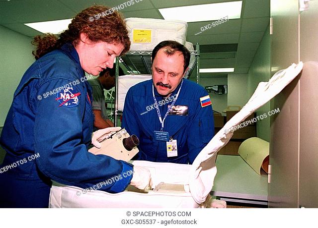 02/25/2000 --- As part of Crew Equipment Interface Test CEIT activities at SPACEHAB, in Cape Canaveral, Fla., STS-101 Mission Specialists Susan Helms and Yuri...
