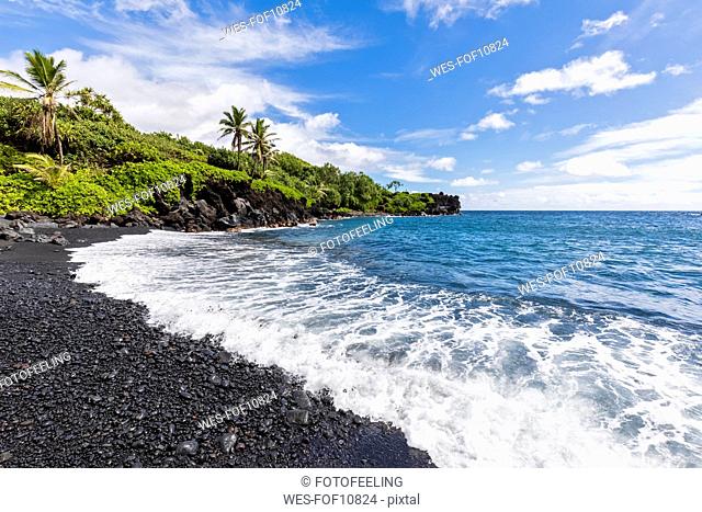 Black Sand Beach, Waianapanapa State Park, Maui, Hawaii, USA