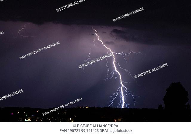 dpatop - 20 July 2019, Saxony, Dresden: Lightning strikes during a thunderstorm in the night in Radebeul near Dresden. Photo: Robert Michael/dpa-Zentralbild/dpa