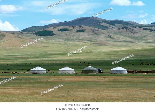 Jurten und Dörfer in der mongolischen Steppe