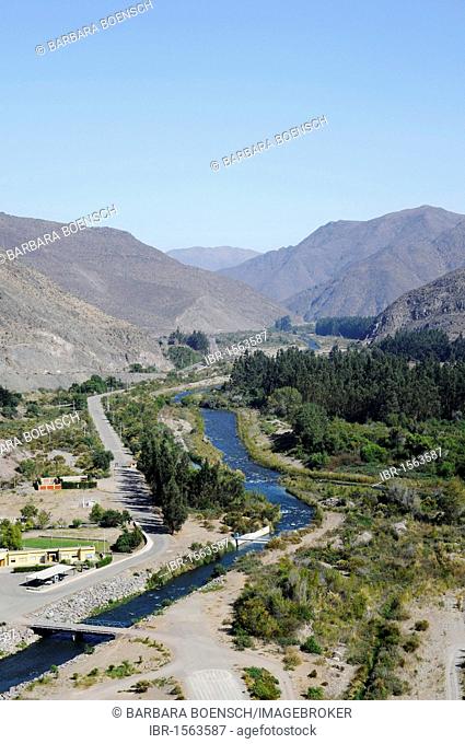 Elqui river, fertile valley, agriculture, mountains, Puclaro reservoir, storage lake, Vicuna, Valle d'Elqui, Elqui valley, La Serena, Norte Chico