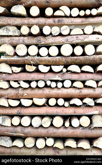 Holzstapel als Hintergrund - Stack of wood as background