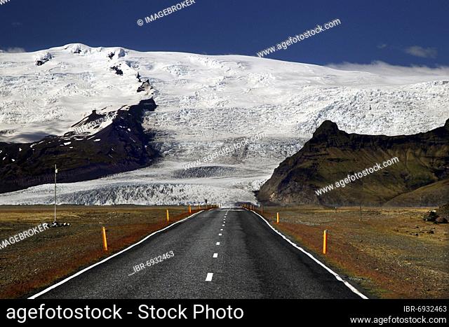 Ring road, N1, asphalt road, glacier tongue, glacier, glacier ice, Vatnajökull, south coast, Iceland, Europe