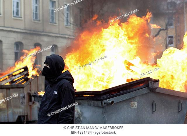 Autonomists setting fire to barricades in protest against a Neo-Nazi rally, Dresden, Saxony, Germany, Europe