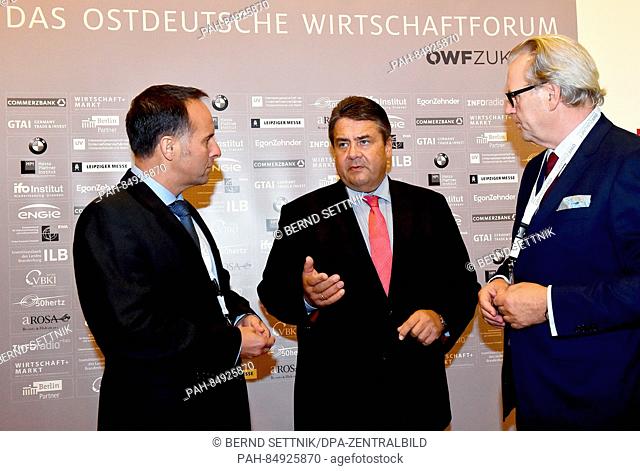 German Minister for Econimic Affairs Sigmar Gabriel (SPD) speaking with Karsten Hintzmann (l, Editor-in-Chief of Wirtschaft + Markt) and Frank Nehring (CEO of...