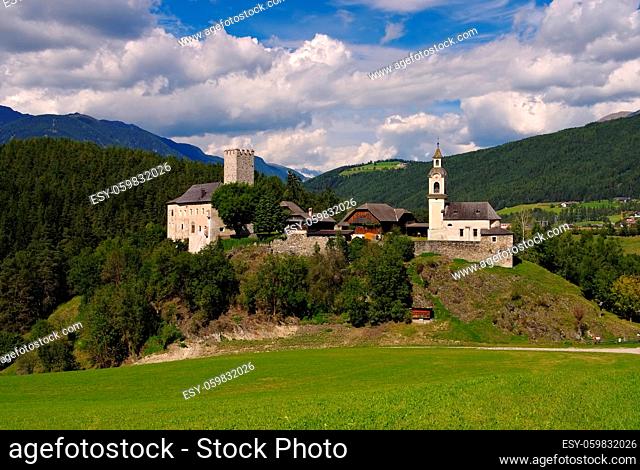 Bruneck in Südtirol, die Burg Lamprechtsburg - Bruneck in alto Adige, the castle Lamprechtsburg